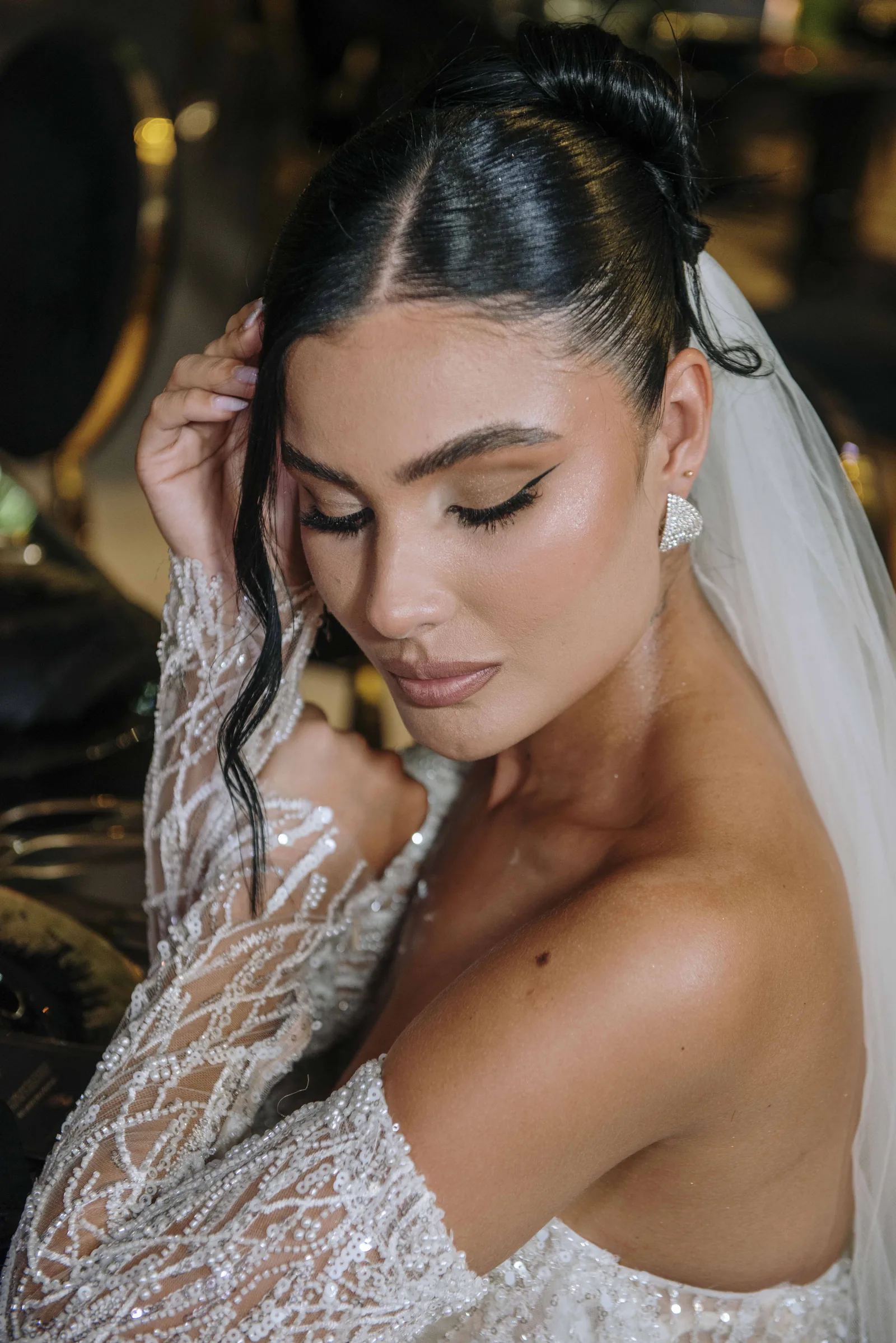 Novia viviendo con confianza y alegría el día de su boda
